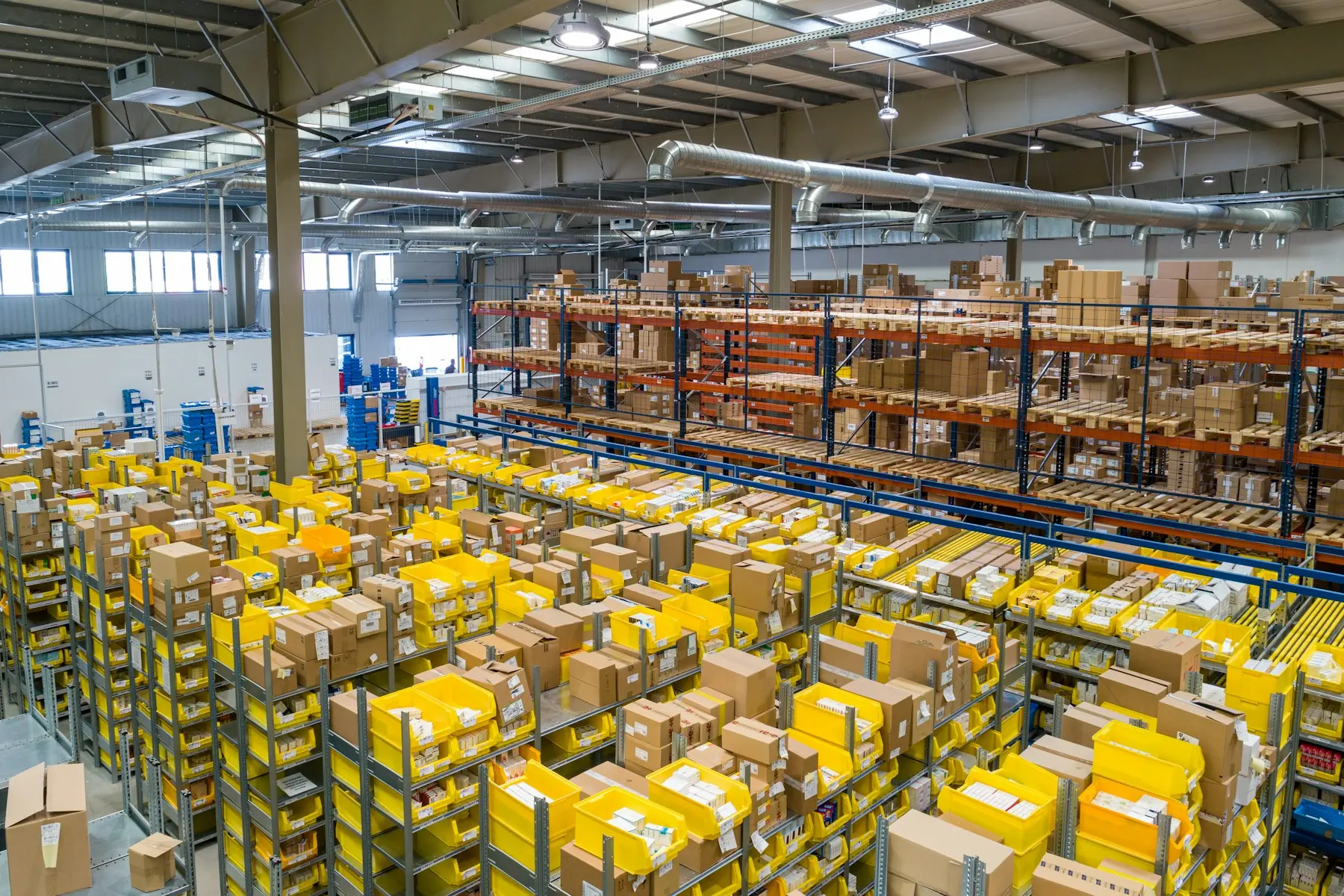 Organized logistics facility supporting scheduled routes